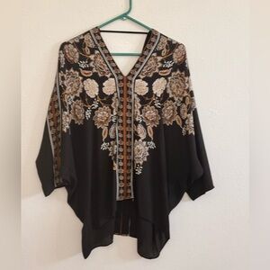 Rose + Olive, XL, Black Floral Deep V Neck, EUC , P2P 27”. Dolman sleeve.